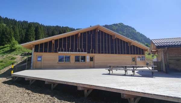 Gryon enrichit son offre estivale avec un espace bien-être et une buvette à Frience